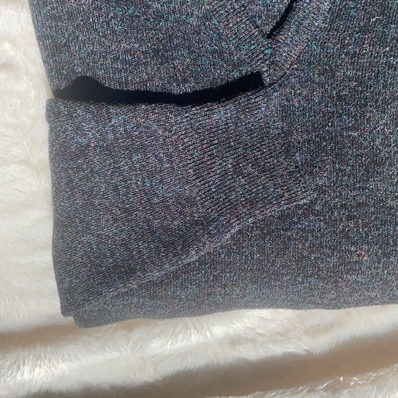 Robert Bruce V-Neck Sweater - Picture 3 of 4